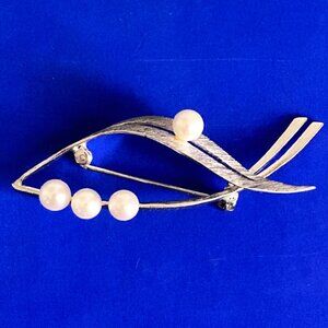 Gorgeous abstract signed midcentury brooch in silver with pearls